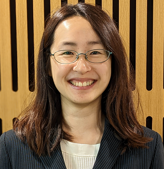 游絲涵照片